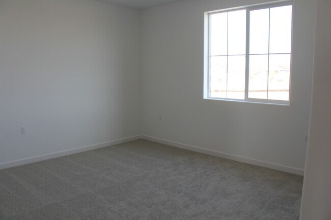 Building Photo - 3319 Golden Trails Ln