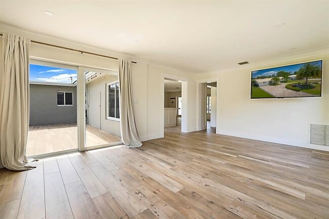 Building Photo - 2445 SE 7th St