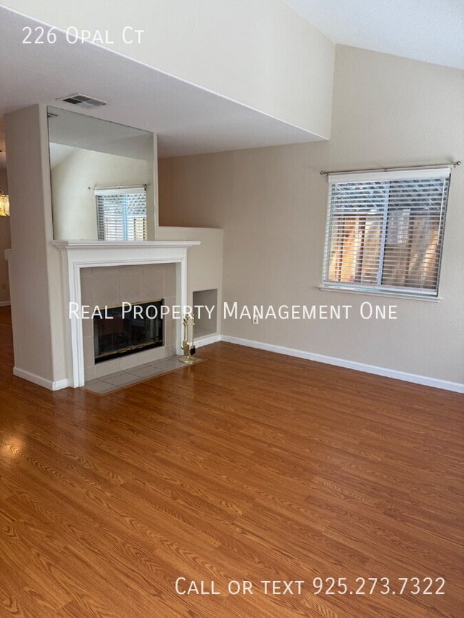 Building Photo - 226 Opal Ct