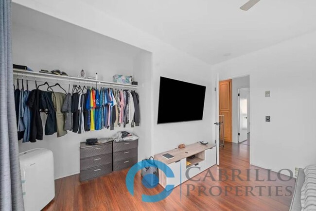 Building Photo - Stylish and Spacious Townhome for Rent in ...