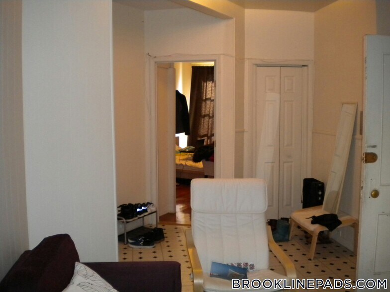 Building Photo - 208 Winthrop Rd