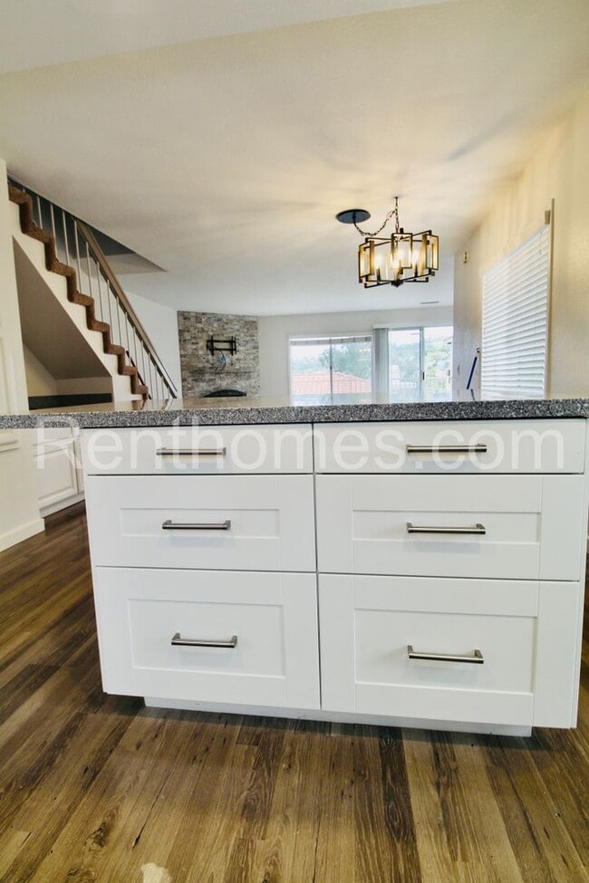 Building Photo - 2528 Navarra Dr