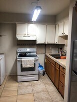Building Photo - 9350 Country Creek Dr