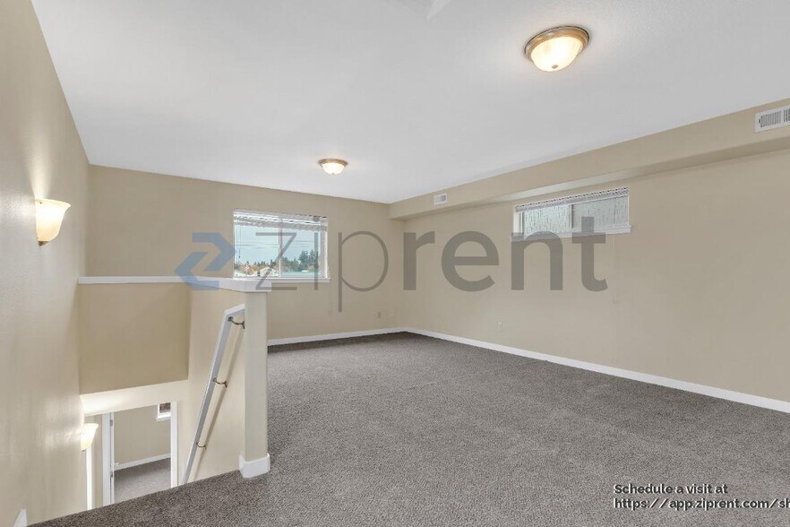 Building Photo - 17547 SW Vanguard Ln