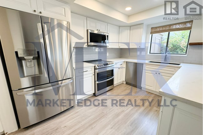 Building Photo - 2Bed/2.5Bath Townhome on Missouri/Central!...