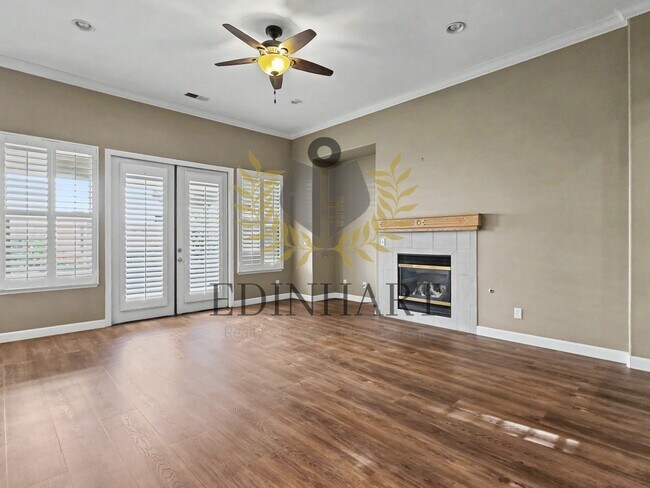 Building Photo - 818 S Apple Ave