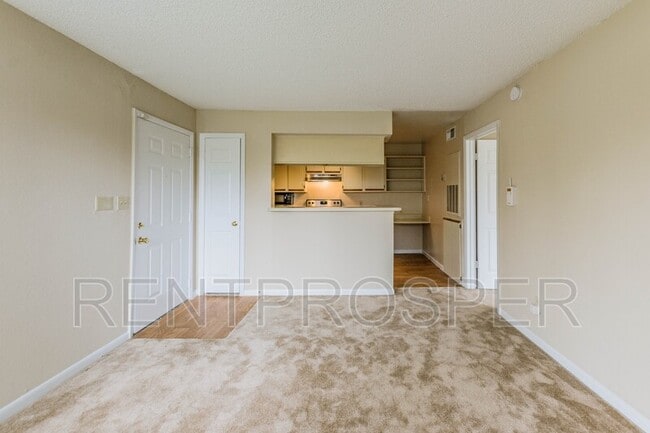 Building Photo - 5530 Chrishire Way