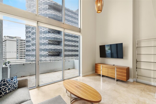 Spacious Living Room - 1050 Brickell Ave