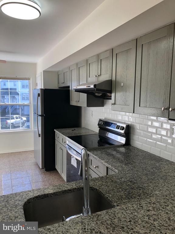 Building Photo - 4202 Quaker Ct