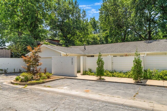 Building Photo - Totally renovated open concept with vaulted ceilings