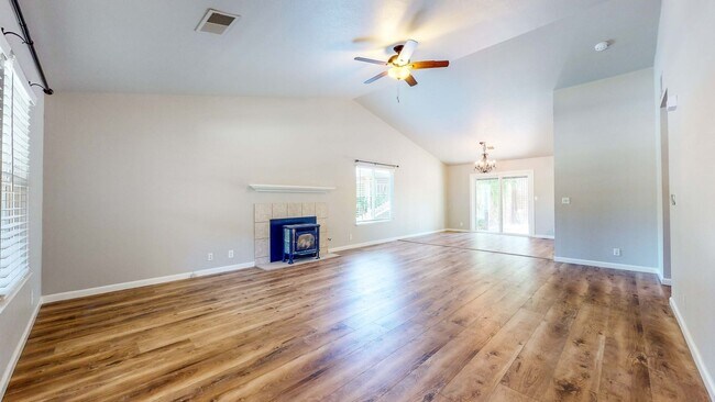 Building Photo - 2014 Tablerock Ct