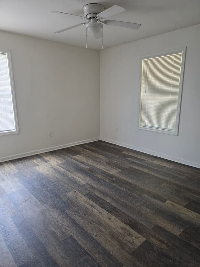 Building Photo - Escape to the Quiet countryside in Madison...