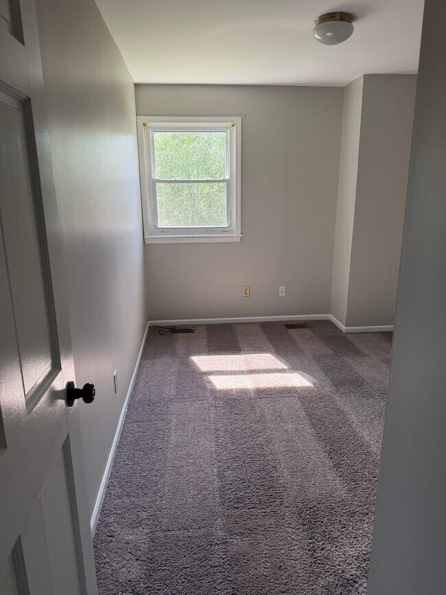 Building Photo - 3285-3287-3287 Kilwinning Pl