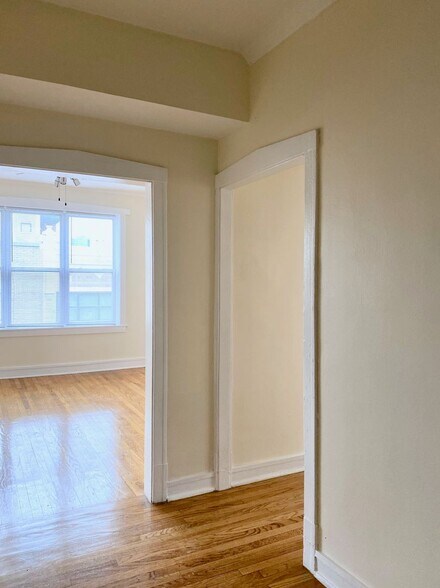 Building Photo - 802 N Bishop St