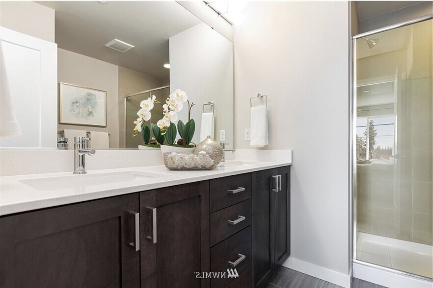 Building Photo - 14527 1st Ave NE