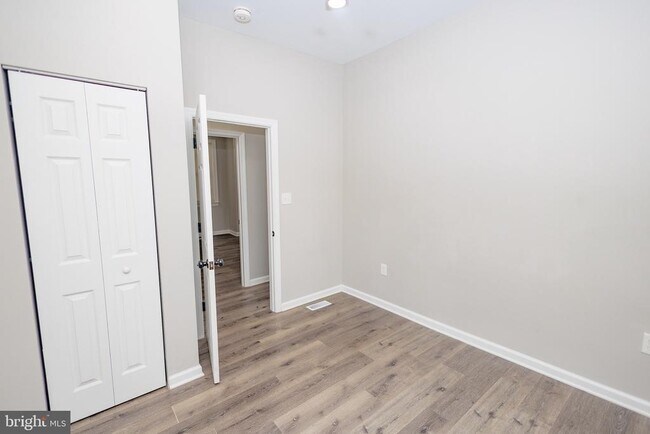 Building Photo - 140 Delsea Dr S