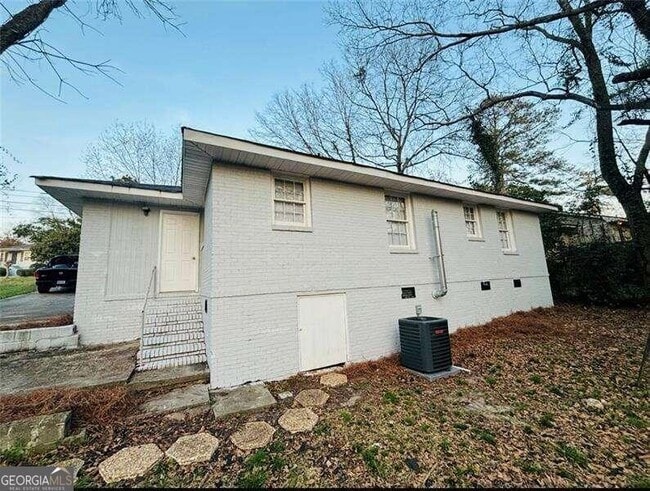Building Photo - 5921 Lawson St