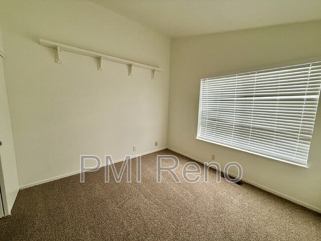 Building Photo - 2402 Skyview Dr