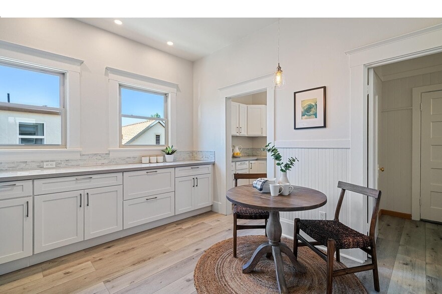 Building Photo - 684 Apgar St