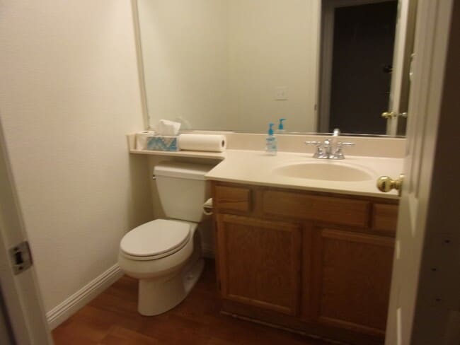 Building Photo - 853 Vassar Dr