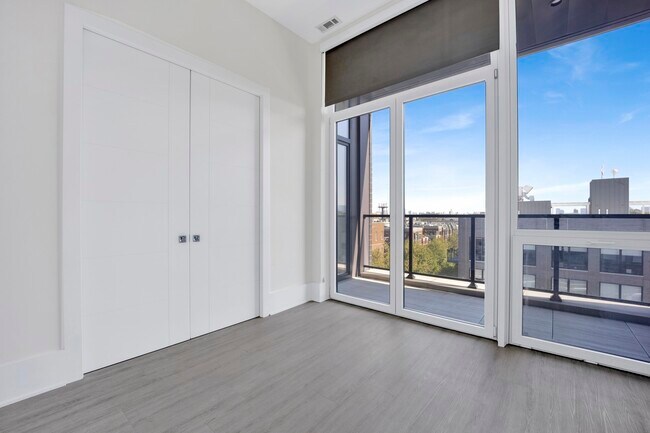 Building Photo - 2400 W Wabansia Ave