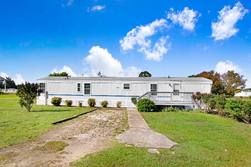 Building Photo - 2379C US13N