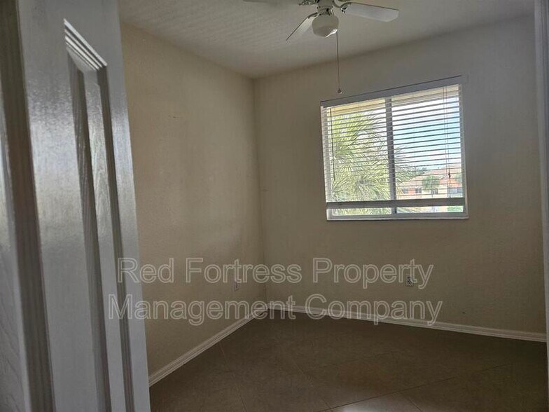 Building Photo - 6360 Aragon Way