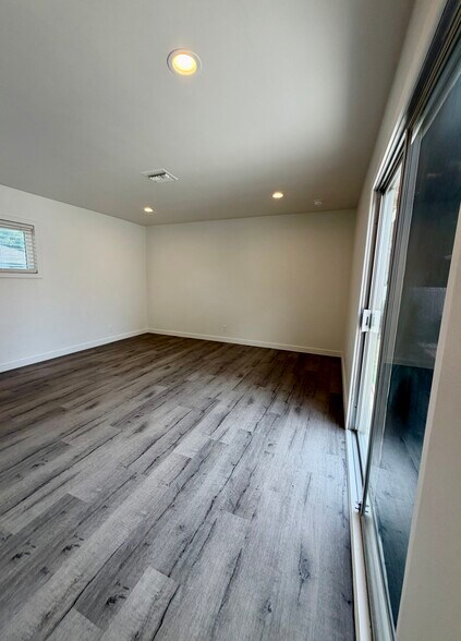 Building Photo - 4225 Tuller Ave