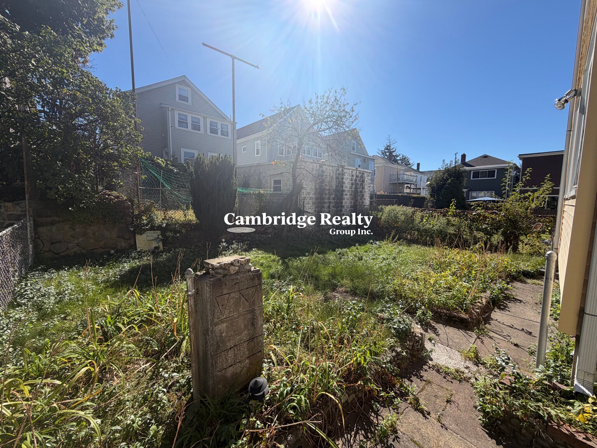 Building Photo - 100 W Adams St