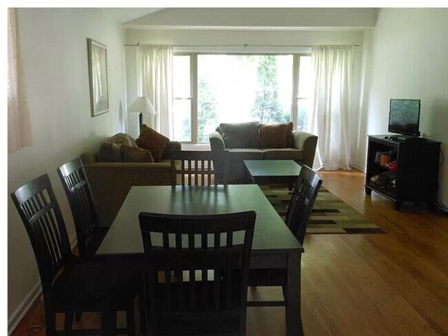 Living room - 9112 Forestview Rd