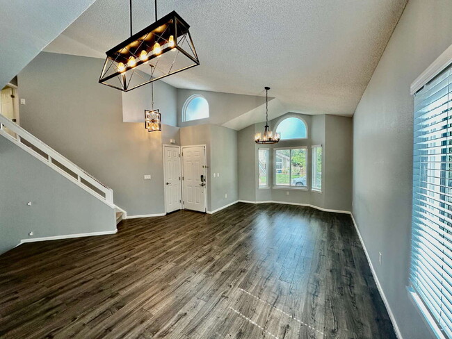 Building Photo - "Charming 3-Bed Highlands Ranch Home with ...