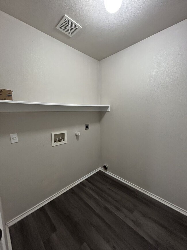 Building Photo - 8846 Old Sky Harbor Dr