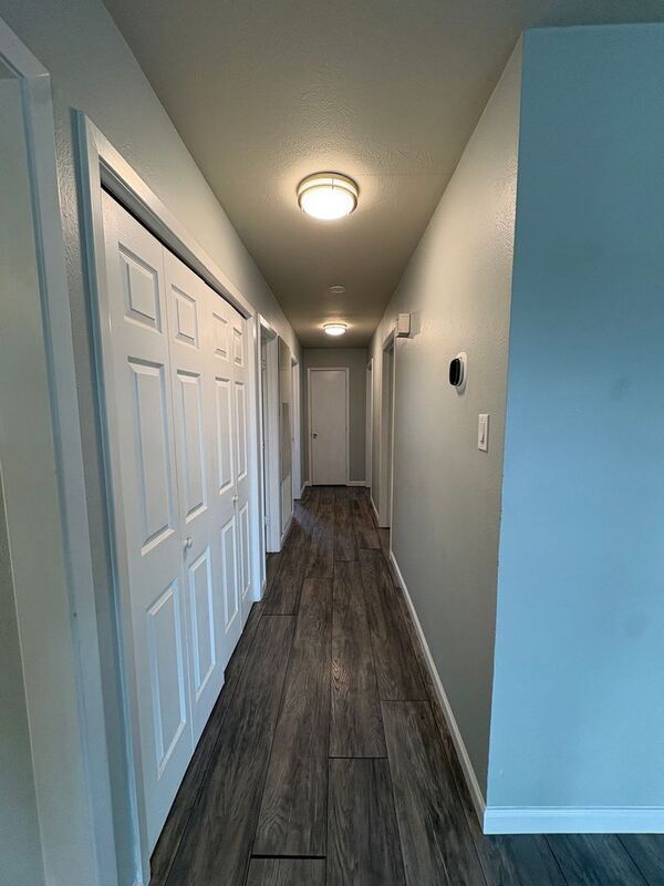 Building Photo - 400 Lakeside Dr