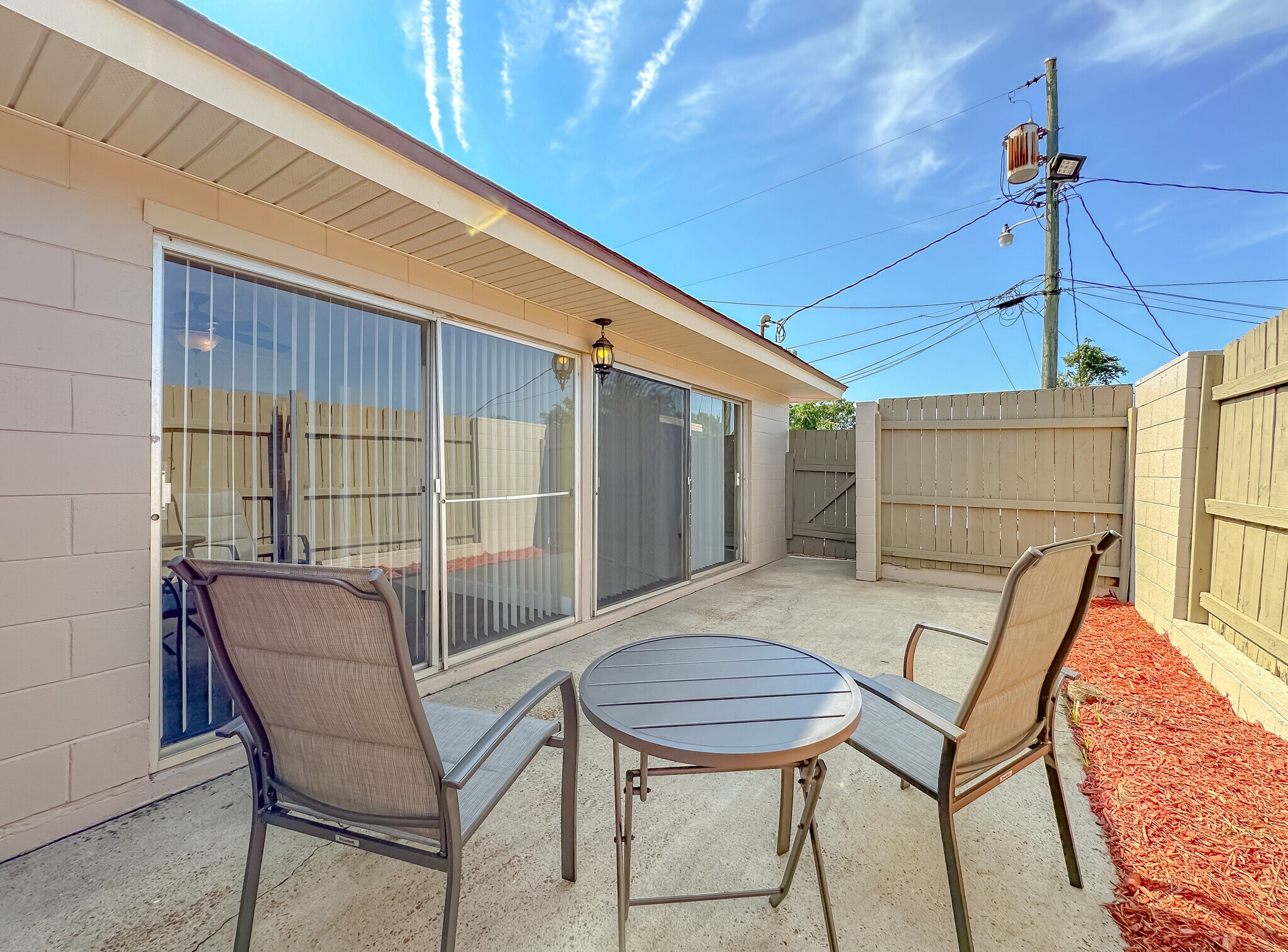 Building Photo - 2241 W Pensacola St