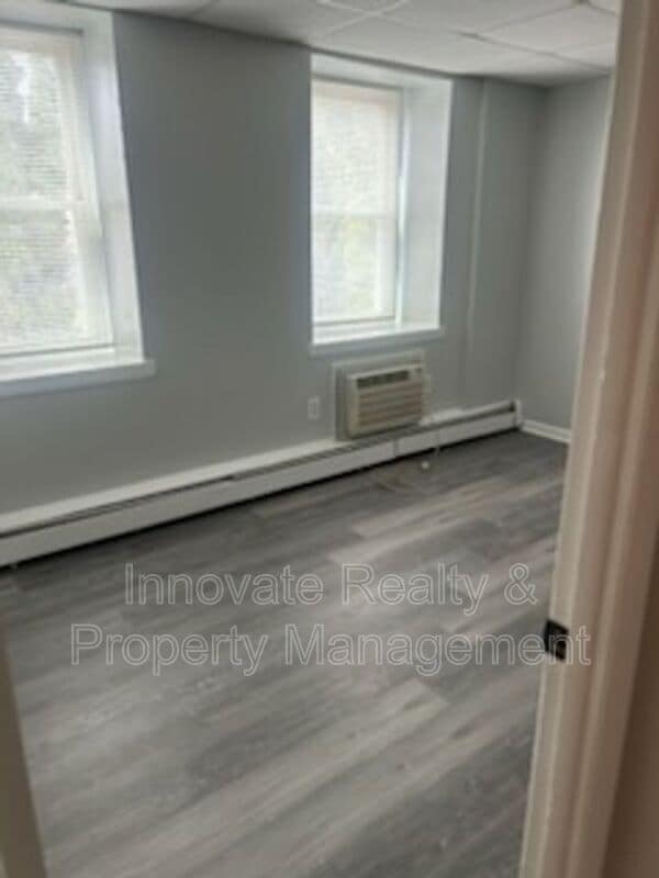 Building Photo - 29 Logan Ave