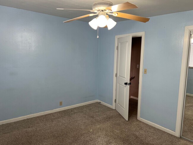 Building Photo - Amazing price amazing location 3+ bedroom house available 9/26