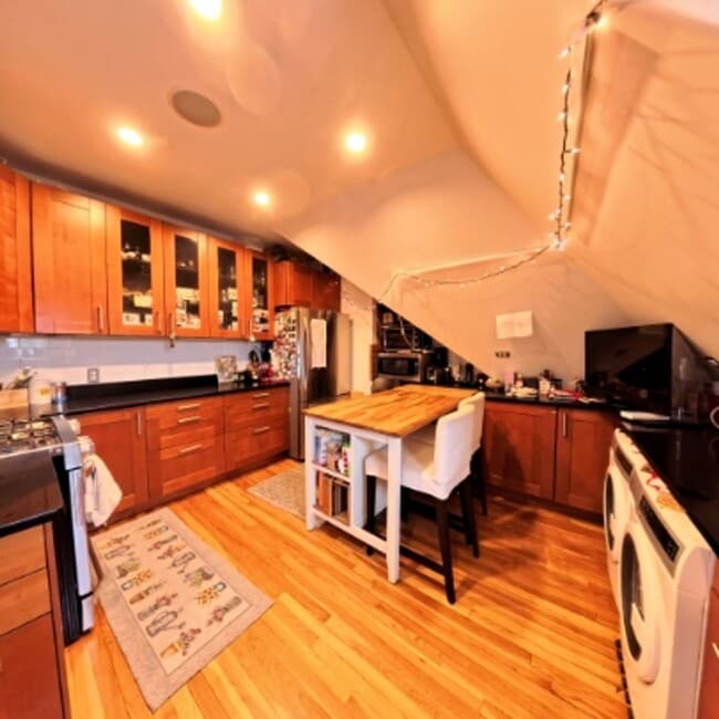 Building Photo - Large Unit in brookline Village, In-Unit Washer and Dryer, One Parking Space is Included
