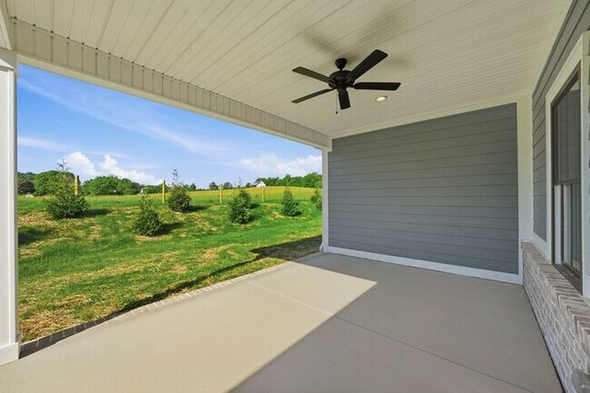 Building Photo - One-Level Living with Private Garage, Feels Like Home, Not an Apartment