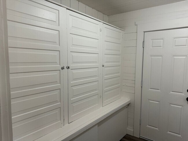 Building Photo - Updated 3 bedroom 2 bathroom duplex in his...