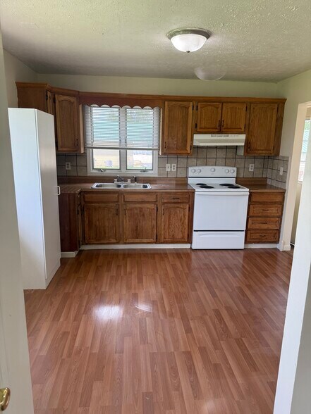 Building Photo - 8362 S US Highway 41