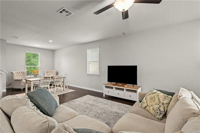 Building Photo - Newly Constructed, 4 BR / 3 BA Home - 2 Car Garage - Pool - Close to Mueller