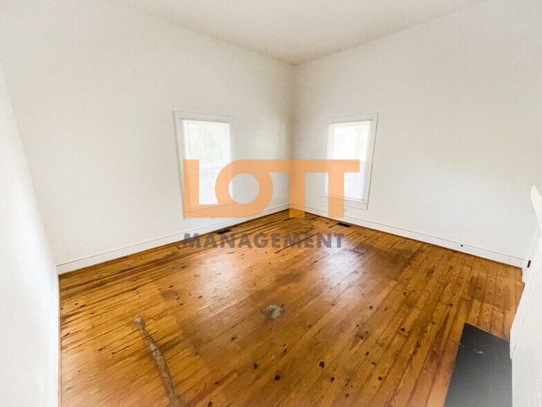 Building Photo - 6 Pelzer St