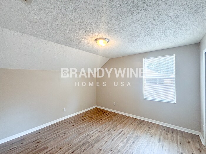 Building Photo - 323 Summer Sails Dr