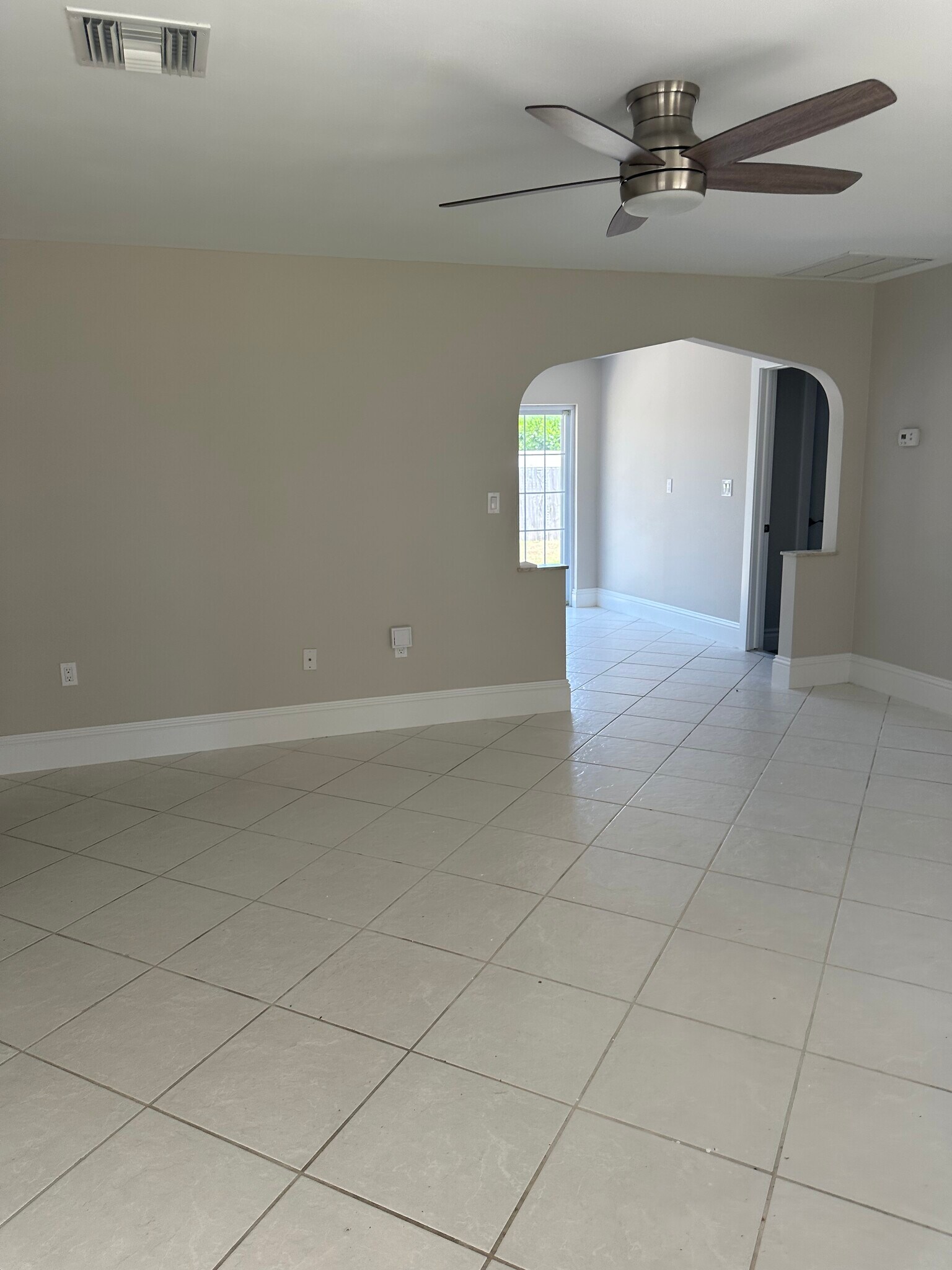 Building Photo - 1019 S Alhambra Cir