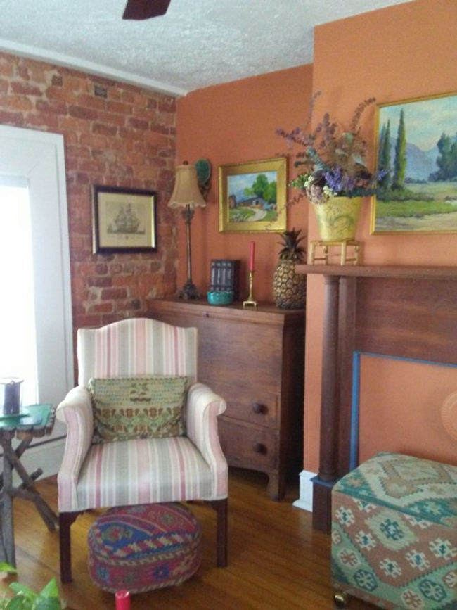 Building Photo - Fully Furnished First Floor Apartment