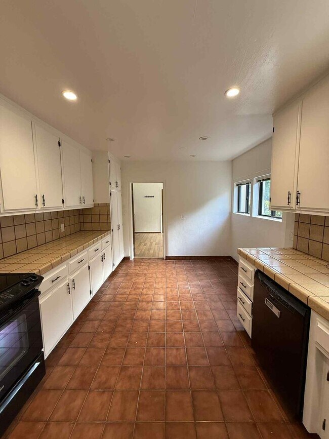 Building Photo - Spacious West Menlo Park Home for Rent