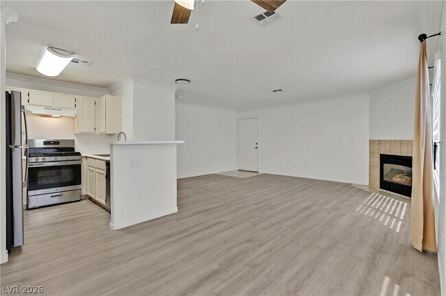 Building Photo - 350 S Durango Dr