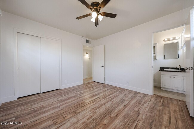 Building Photo - 2340 W Osborn Rd