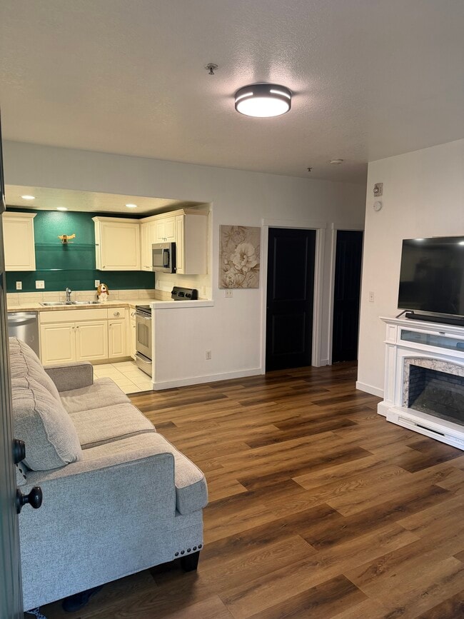 Building Photo - 774 NE Adwick Dr