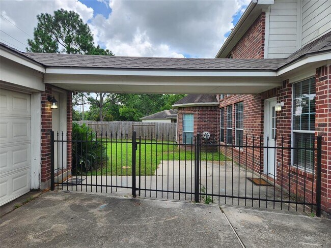 Building Photo - 17406 Autumn Oak Way